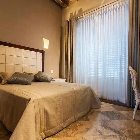 Ofihotel Perla